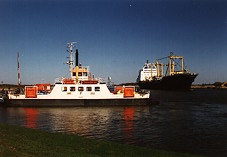 Faehre ueber den Nord-Ostsee-Kanal