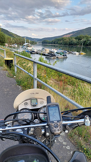 XT500 am Rhein