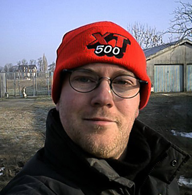 Wollm&uuml;tze auf XToms Kopf